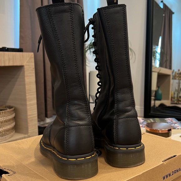 Doc Martin boots - Picture 6 of 11
